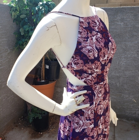 Fame and Partners' halter‎ gown - Picture 7 of 9